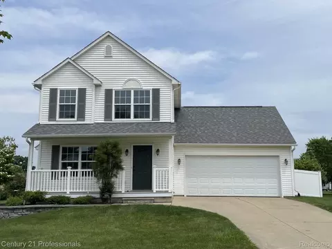 8090 Majestic Blvd, Fowlerville, MI 48836