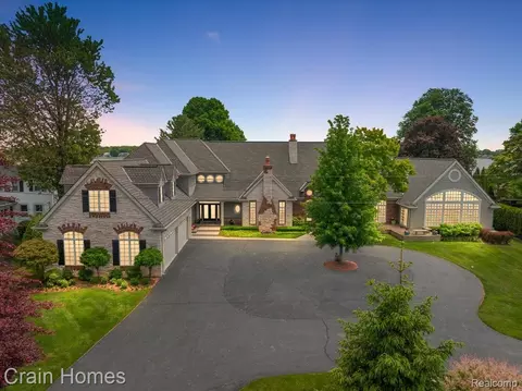 8147 River Rd, Cottrellville, MI 48039