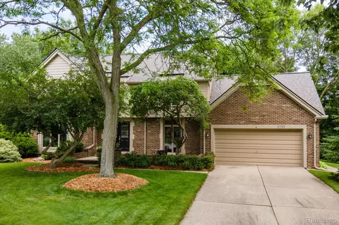 2732 Winter Park Ct, Rochester Hills, MI 48309