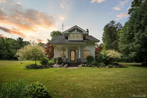 8450 Rosbolt Rd, Augusta, MI 48191