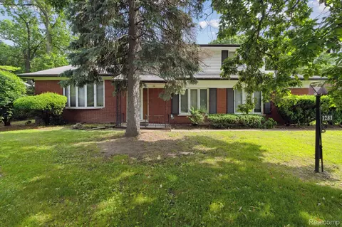 1281 Balmoral Dr, Detroit, MI 48203