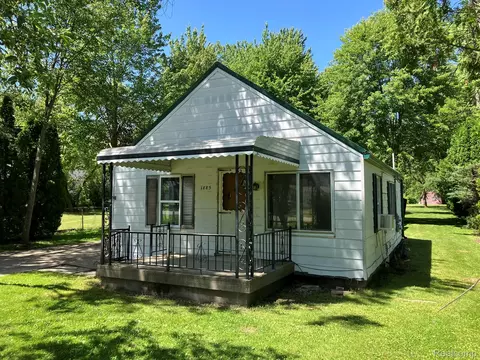 1885 Maple Rd, Kimball, MI 48074