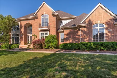 17601 Rolling Woods Cir, Northville, MI 48168