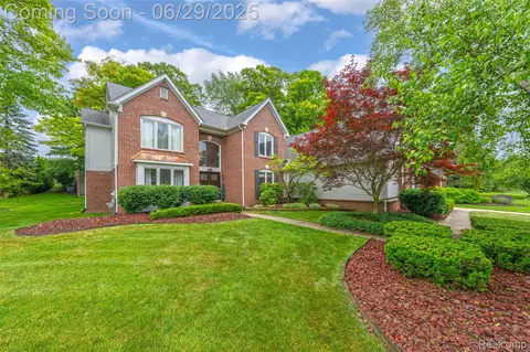 4240 Blue Heron Dr, Auburn Hills, MI 48326
