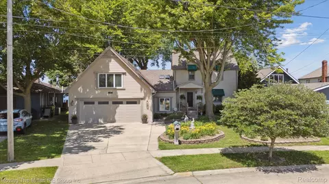25 Potter Dr, Belleville, MI 48111