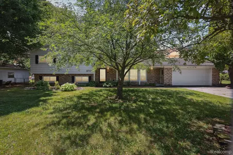 6741 Picketts Way, Lansing, MI 48917