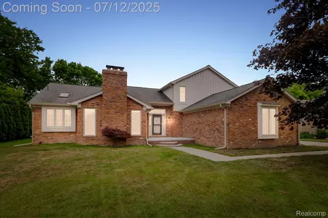 3565 Aynsley Dr, Rochester Hills, MI 48306