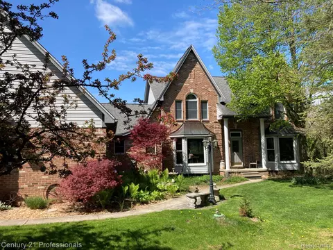 6279 7 Mile Rd, South Lyon, MI 48178