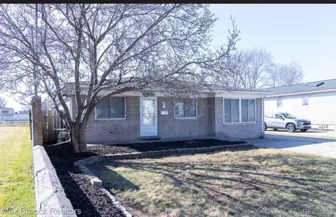 29075 Congress St, Roseville, MI 48066