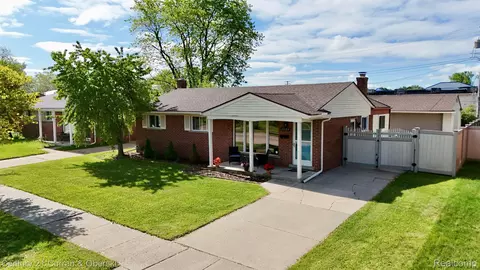 31103 Roycroft St, Livonia, MI 48154