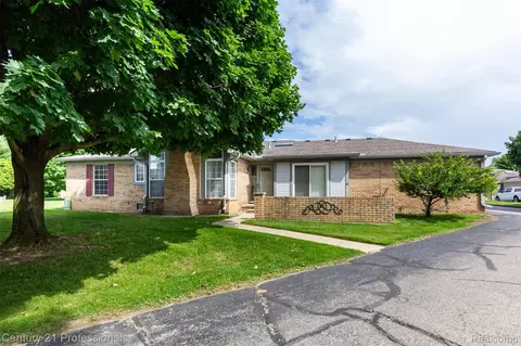 48726 Sturgis Ct, Utica, MI 48315