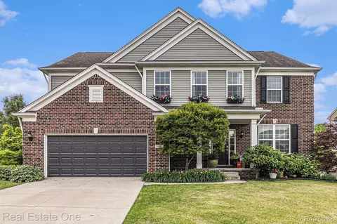 59141 Peters Barn Dr, South Lyon, MI 48178
