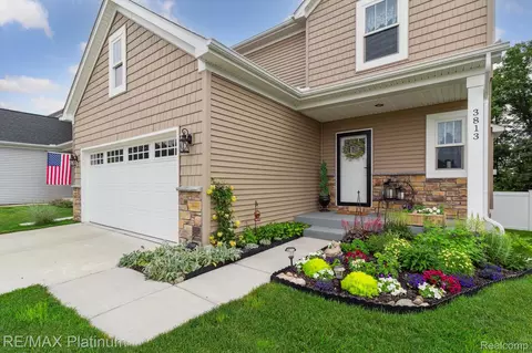 3813 Sloan Dr, Holly, MI 48442