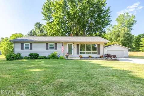 4415 Krafft Rd, Fort Gratiot, MI 48059