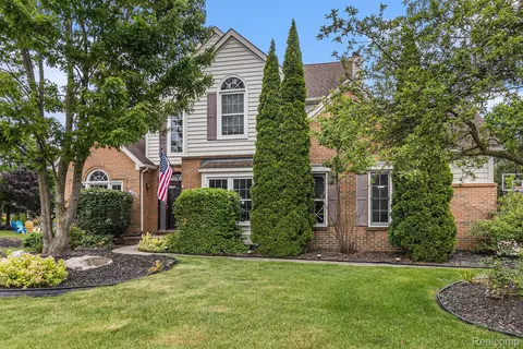 4093 Villager Dr, Orion, MI 48359