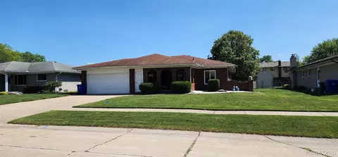 15480 Sherwood Ln, Fraser, MI 48026