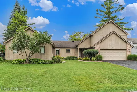 1617 Shankin Dr, Walled Lake, MI 48390
