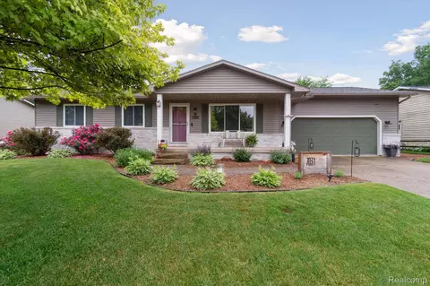 7031 Cleon Dr, Swartz Creek, MI 48473