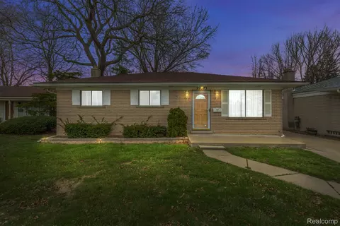 22323 Gordon Rd, Saint Clair Shores, MI 48081