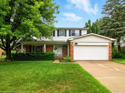 1420 Tennyson Dr, Troy, MI 48083