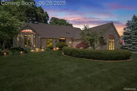 1114 Joshua Dr, Troy, MI 48098