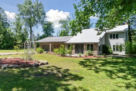 3990 S Sashabaw Rd, Brandon, MI 48348