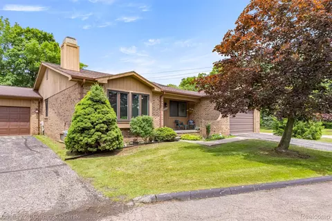 31450 Orchard Brook Ct #8, Farmington Hills, MI 48336
