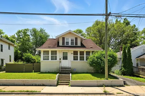 2517 Corunna Rd, Flint, MI 48503