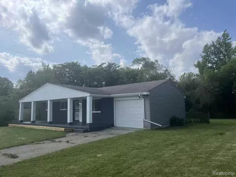 2162 W Coldwater Rd, Flint, MI 48505
