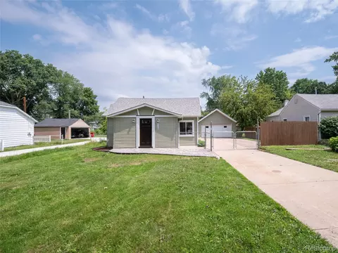 21705 Maxine St, Saint Clair Shores, MI 48080