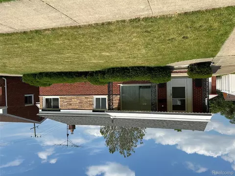 8816 Salem Ln, Redford, MI 48239