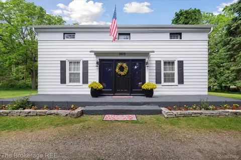 8809 Sashabaw Rd, Village Of Clarkston, MI 48348