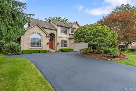 4030 Pebble Ridge Ct, Fenton, MI 48430