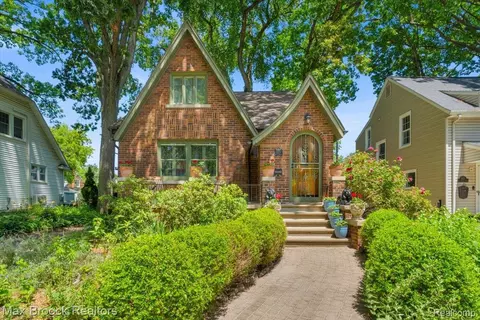 923 E 5th St, Royal Oak, MI 48067