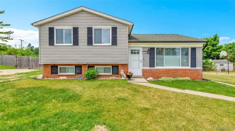 1352 Athlone St, Oxford, MI 48371