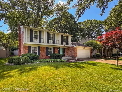 30060 Spring River Dr, Southfield, MI 48076