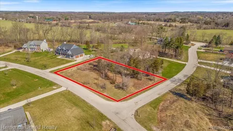 10536 Oak Shore Dr, Green Oak, MI 48178