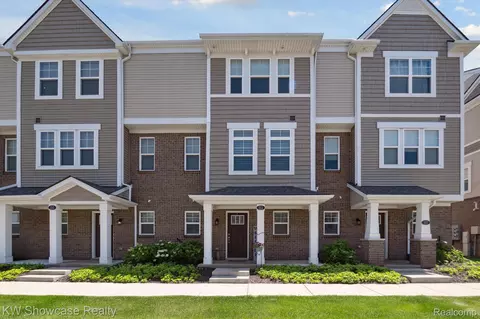 211 Monument Ln, Wixom, MI 48393