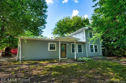 9353 Old Lee Rd, Green Oak, MI 48116