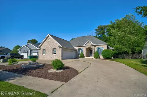 199 Brookside Dr, Flushing, MI 48433