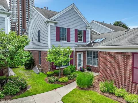 9002 Harbor Place Dr, Saint Clair Shores, MI 48080