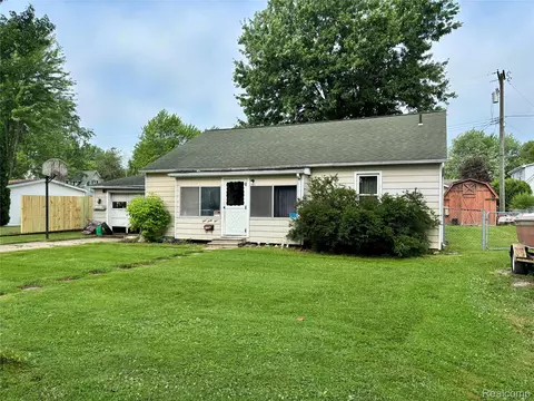 165 N 5th St, Marine City, MI 48039