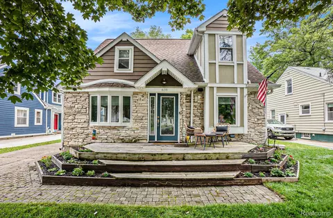 618 Walnut Ave, Royal Oak, MI 48073