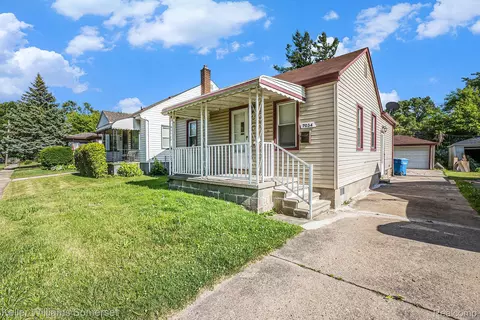 7034 Yacht Ave, Warren, MI 48091