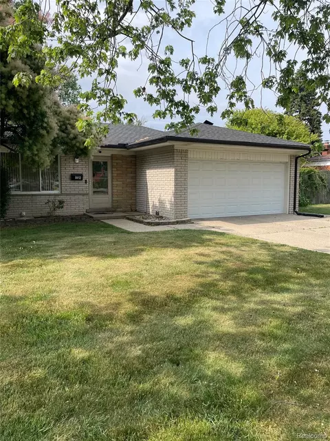 8412 Busch, Center Line, MI 48015