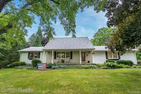 6120 Denton Hill Rd, Tyrone, MI 48430