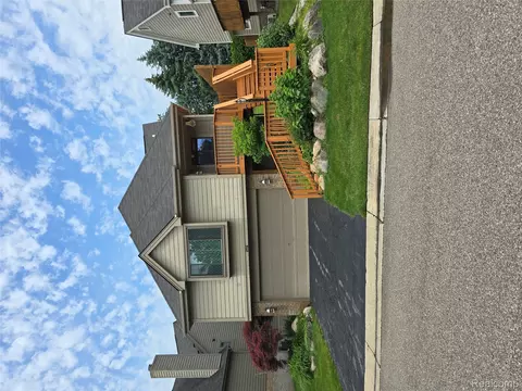 5605 Northcrest Xing, Independence, MI 48346