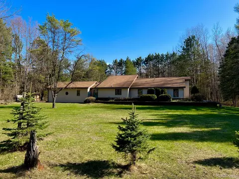 3421 Pine Dr, Caro, MI 48723