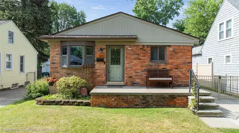 100 Bauman Ave, Clawson, MI 48017