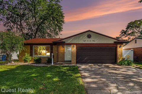 8263 Smethwick Rd, Sterling Heights, MI 48312